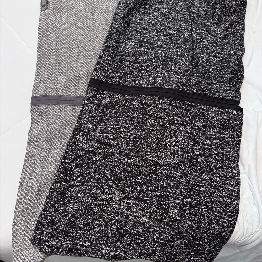 Set of 2 lululemon athletica Vinyasa Scarfs Black and white and Gray